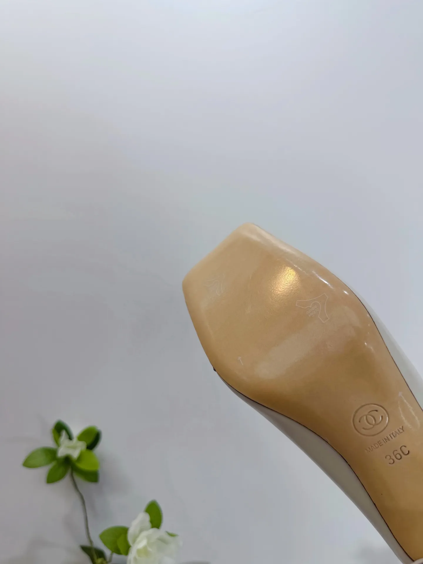 👟👟Ex-factory price 560👟👟 CHANEL 2026 Autumn Martin Boots Single Shoes Sandals Slippers Latest ❤ European Purchasing Agency & Fragrant Grandma’s New Fashion Latest Page 🔛 Small fragrant Martin boots that exude lasting charm ~ The original development supports any comparison in the market 🆚 The so-called smooth and natural lines can restore the original appearance. Many stars have recommended it One of the must-have items in spring. Super comfortable on the feet, really fragrant series... 💝💝💝 1⃣️Fabric: Imported Yangjing 2⃣️Inner: Imported sheepskin 3⃣️Outsole: Imported Italian original original color genuine leather outsole Heel height 8.0 4⃣️Code number: 35 to 39 (customized at 40.41)